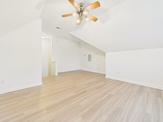 Building Photo - 602 Princess Anne Cir