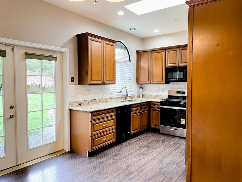 Building Photo - Cherokee Bay Rambler