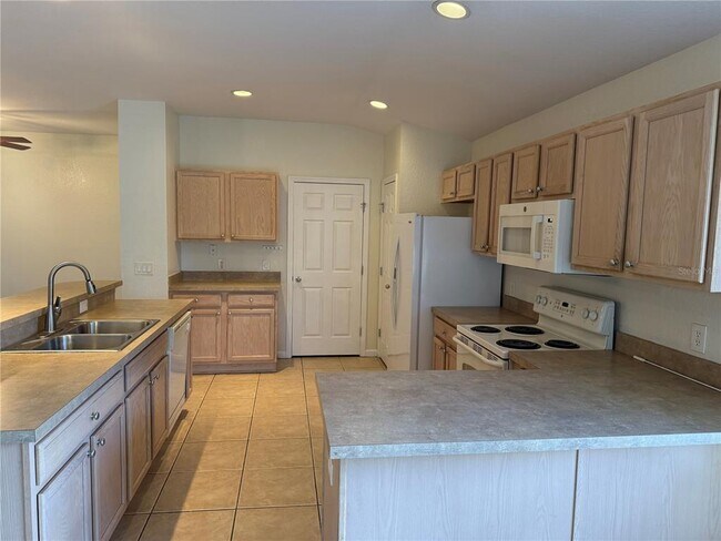 Building Photo - 4304 SW 54th Ct