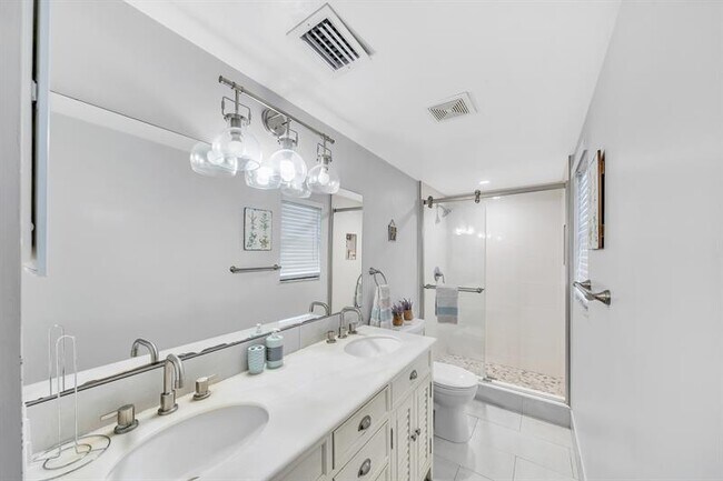 Building Photo - 10962 57th Pl S