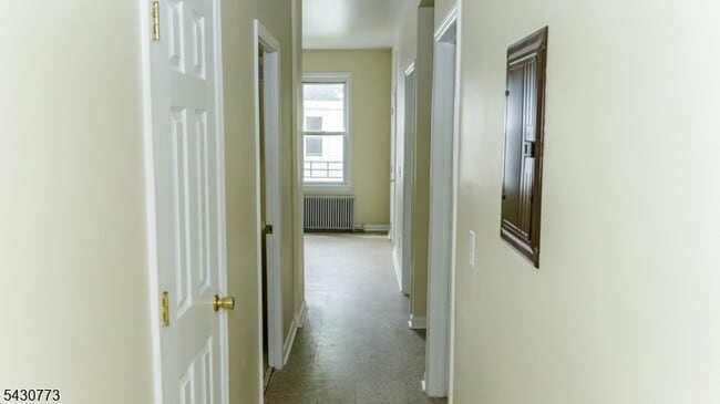 Building Photo - 428 Avon Ave