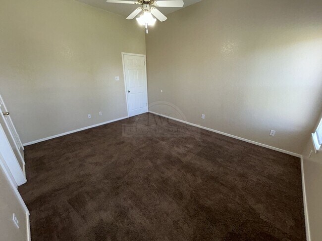 Building Photo - 3816 Sawtooth Dr