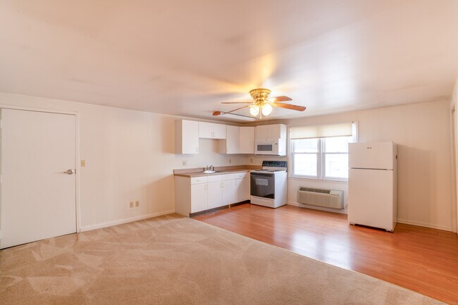 Primary Photo - 194 Cherry St