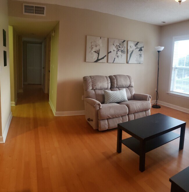 Building Photo - 2071 Dixie Belle Dr