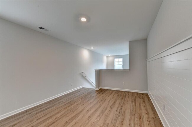 Building Photo - 175 Grey Falcon Ave