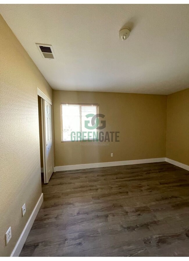 Building Photo - Price Reduced-545 Centre Ct Tracy Ready fo...