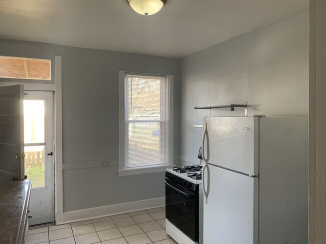 Building Photo - Great property in Morningside!