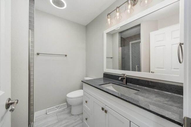 Building Photo - 2412 S Sheffield Cir