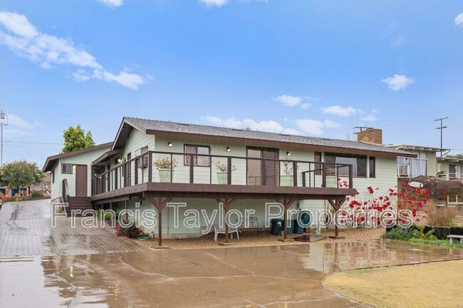 Building Photo - 2250 Vista Grande Dr