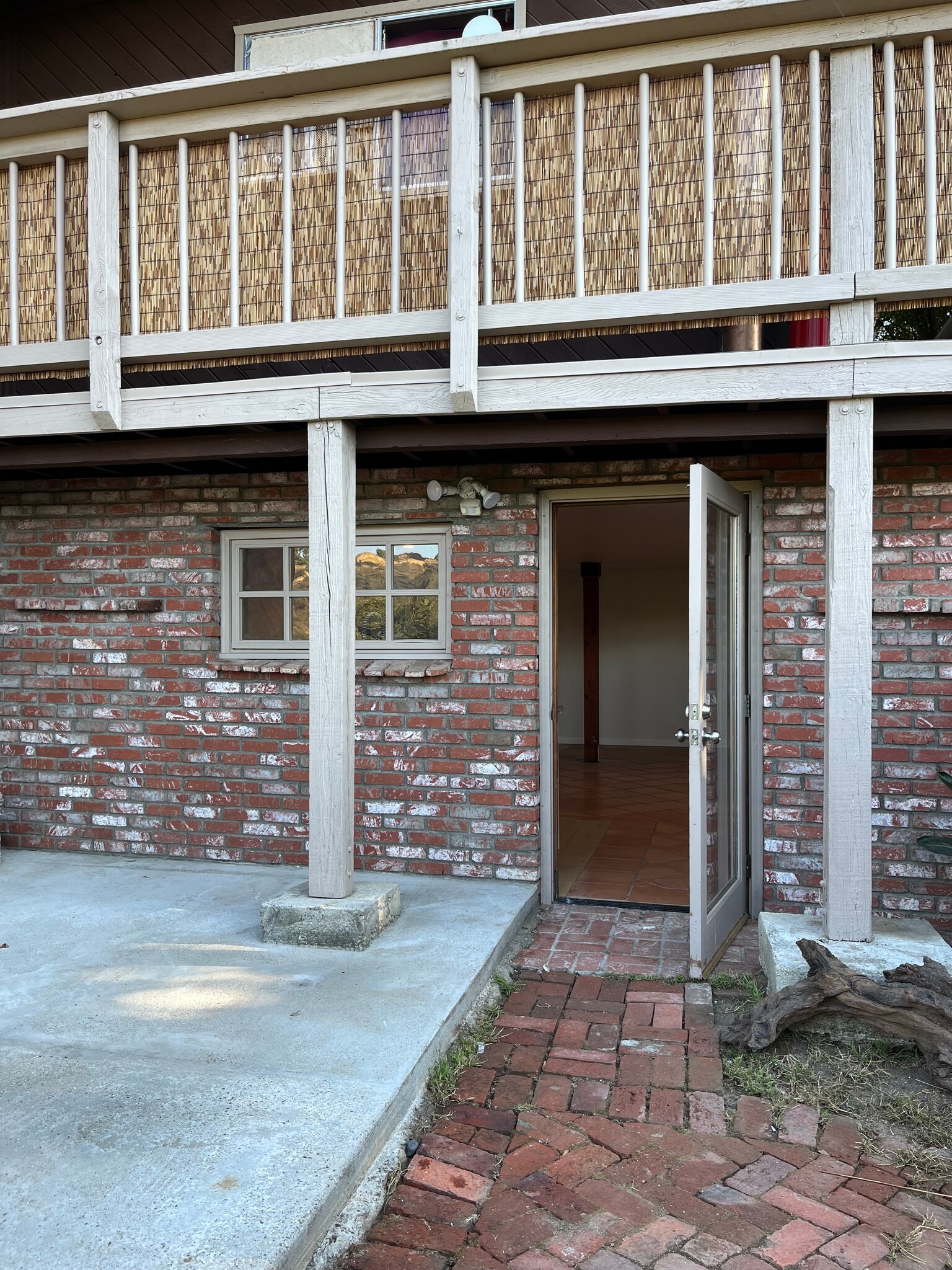 Building Photo - 1124 Rosario Dr