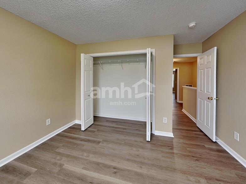 Building Photo - 635 Cloverfield Ln