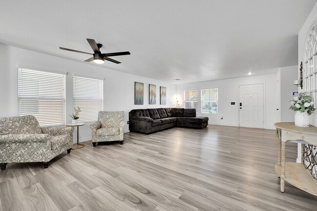 Building Photo - 11142 Romola St