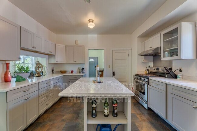 Building Photo - 5236 NE 18th Ave