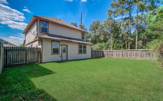 Building Photo - Open Layout & Large Backyard in Houston’s Evergreen Villas – 3 Beds, 2½ Baths