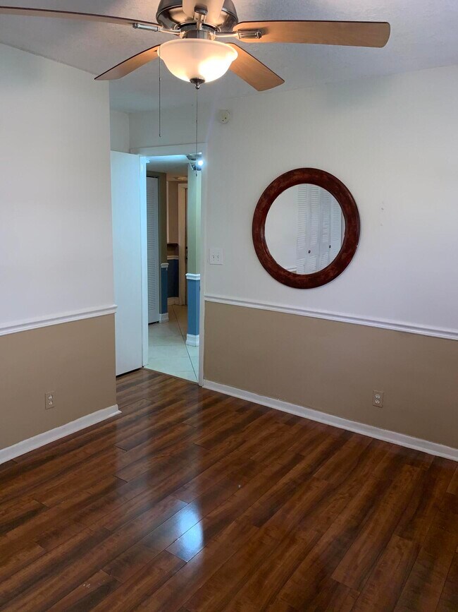 Building Photo - 2015 Coral Ridge Dr