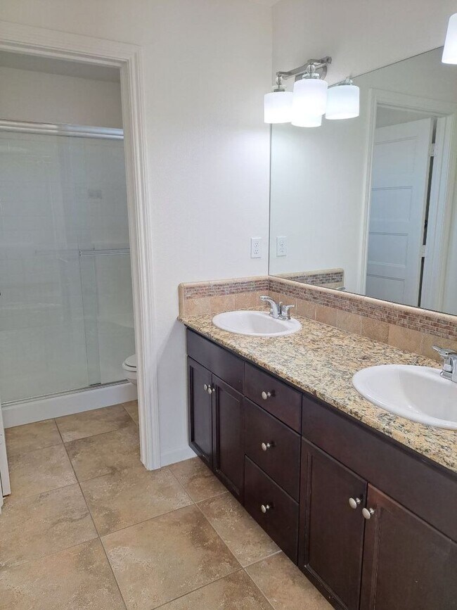 Building Photo - 1504 N Vanguard Way