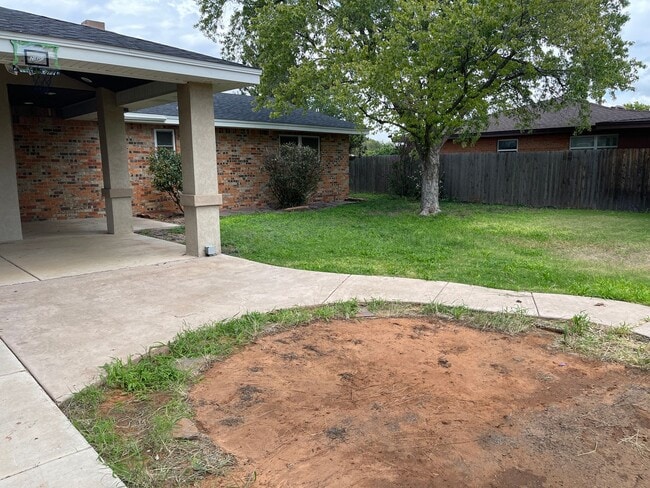 Building Photo - Beautiful 3 Bedroom Home, Zia School District!