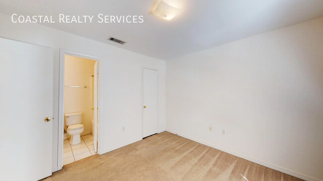 Building Photo - 895 Silverwood