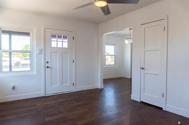 Building Photo - 137 N Magnolia Ave
