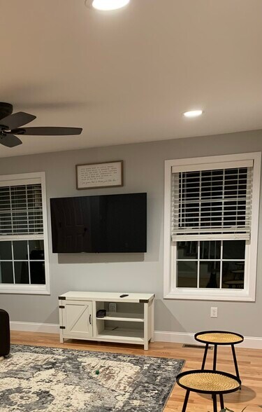 Building Photo - 17 1st St