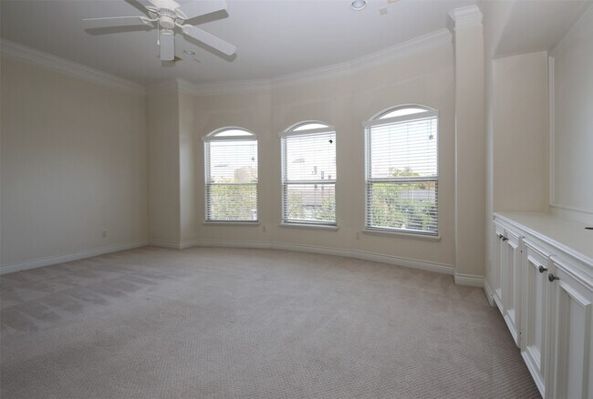 Building Photo - 706 Welch St
