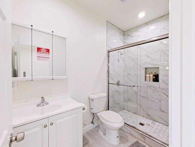 Building Photo - NEW CONSTRUCTION: Modern ADU with Private Entrance!