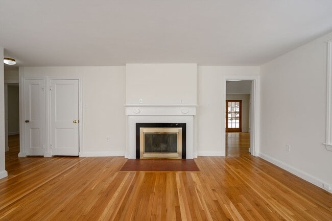 Building Photo - 25 Bayberry Ln