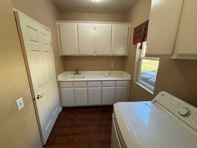 Building Photo - Gorgeous and spacious 5 bedroom FURNISHED home in Canyon Crest for rent!