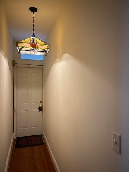 Front entrance hallway. - 129 Durnell Ave