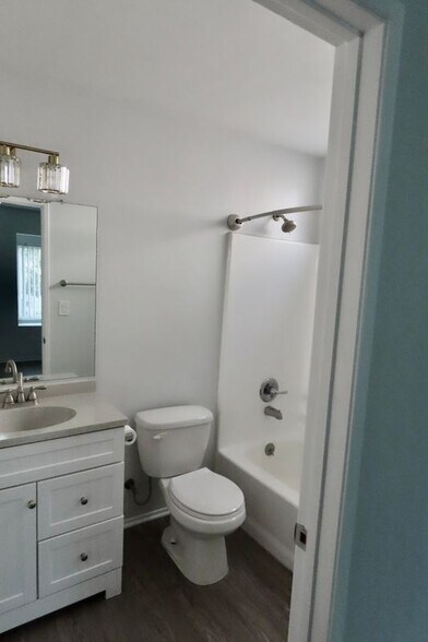 Building Photo - 1103 W Angeleno Ave