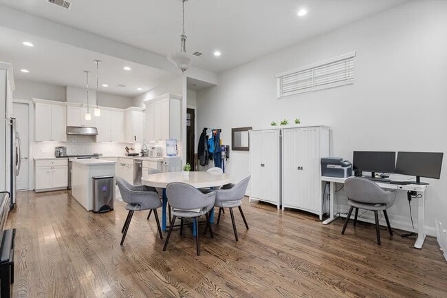 Building Photo - 3022 Maxroy St