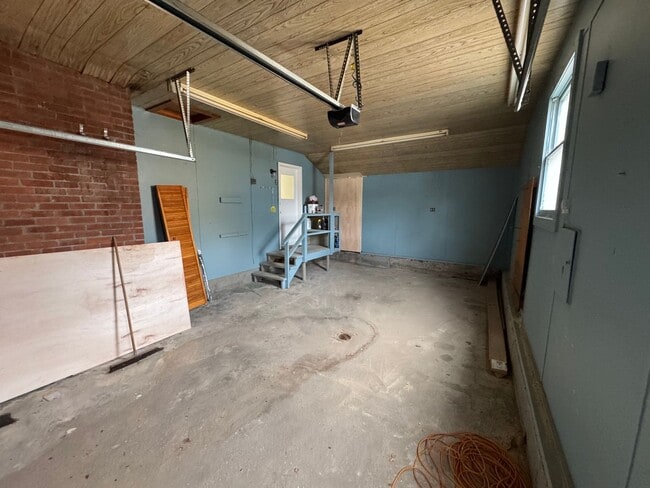 Building Photo - Upgraded 3 Bedroom Home with Garage and Basement