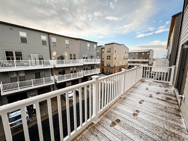 Building Photo - Modern 3 Bed 2.5 Bath End-Unit Townhome Wi...