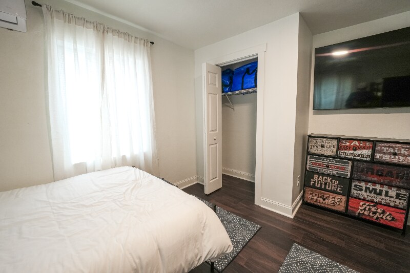 Building Photo - 2102 Scovel St