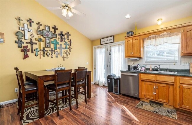 Building Photo - Beautiful 3 Bedroom, 2 Bathroom Home in No...