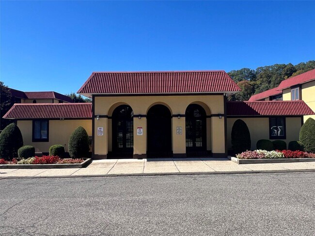 Building Photo - 2 Granada Crescent