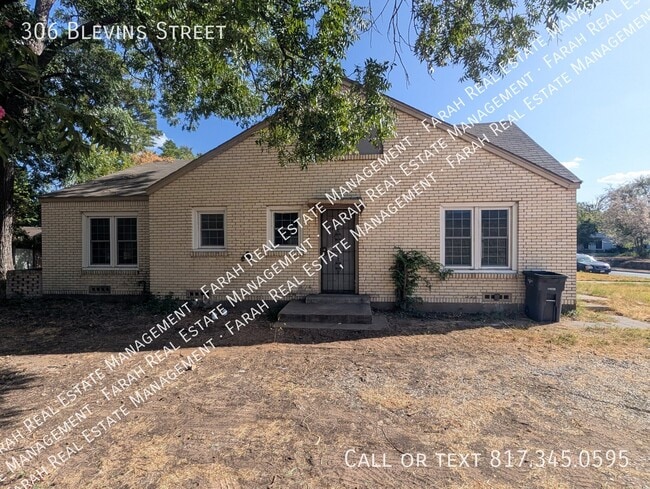 Building Photo - 306 Blevins St