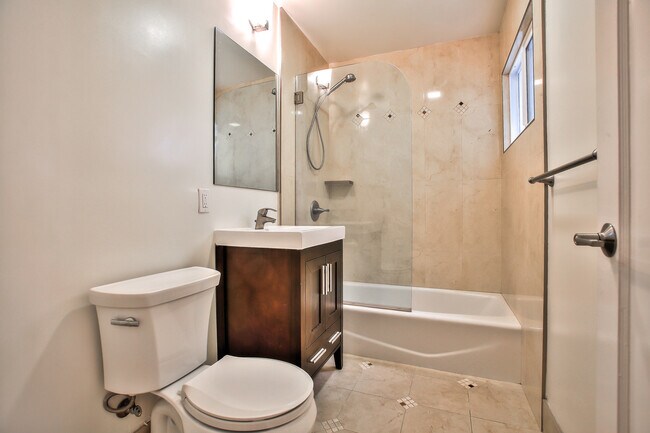 Building Photo - 134 28th St