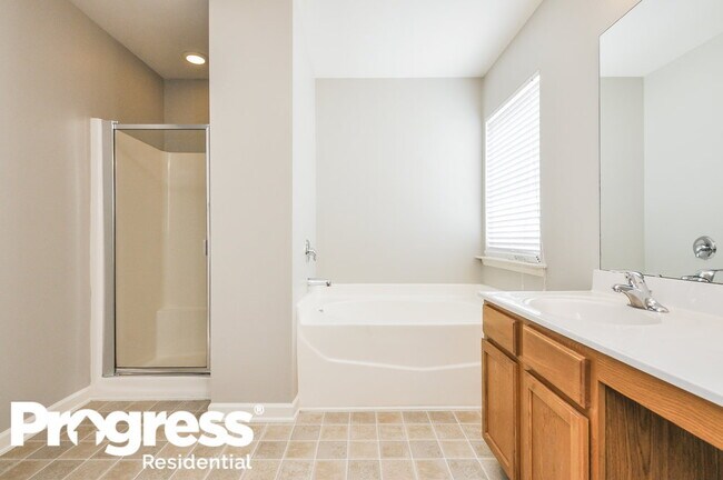 Building Photo - 826 Red Oak Tree Dr