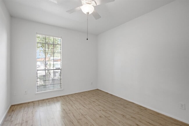 Building Photo - 2475 Underwood St
