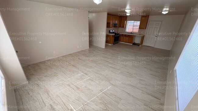 Building Photo - 3 bedroom/ 2 bathroom apartment