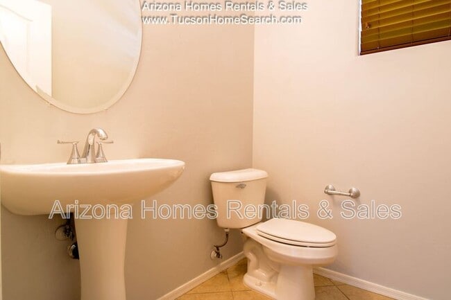 Building Photo - 732 West Camino Tunera