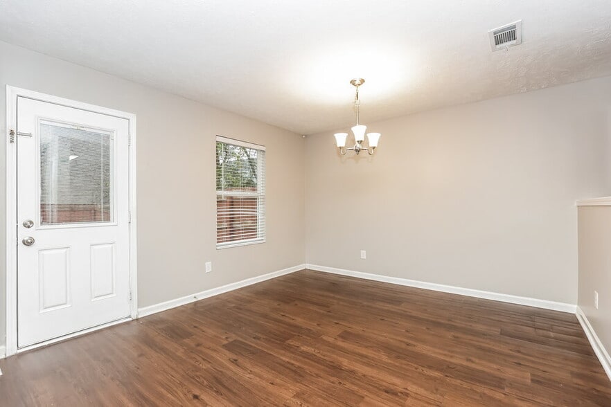 Building Photo - 726 Elderberry Way