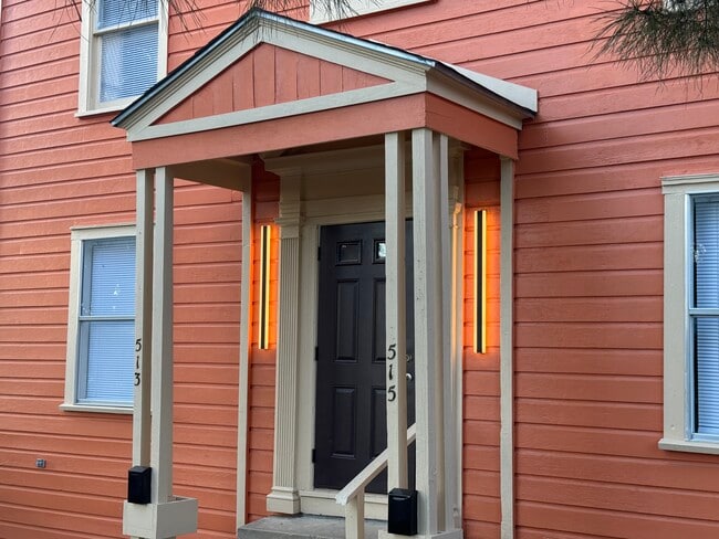 Building Photo - 513 Eleanor Ave