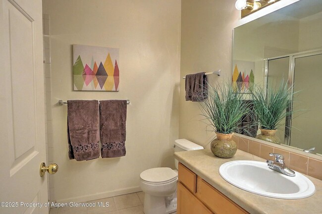 Building Photo - Spacious 3-Bedroom Condo with Scenic Views