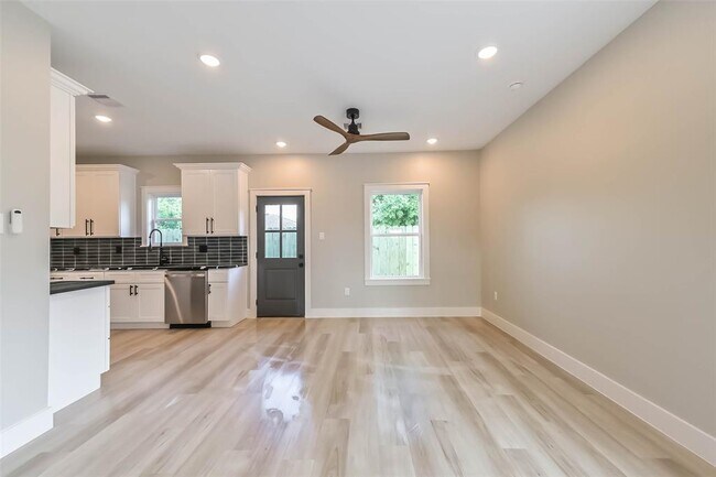 Building Photo - 4721 Mallow St
