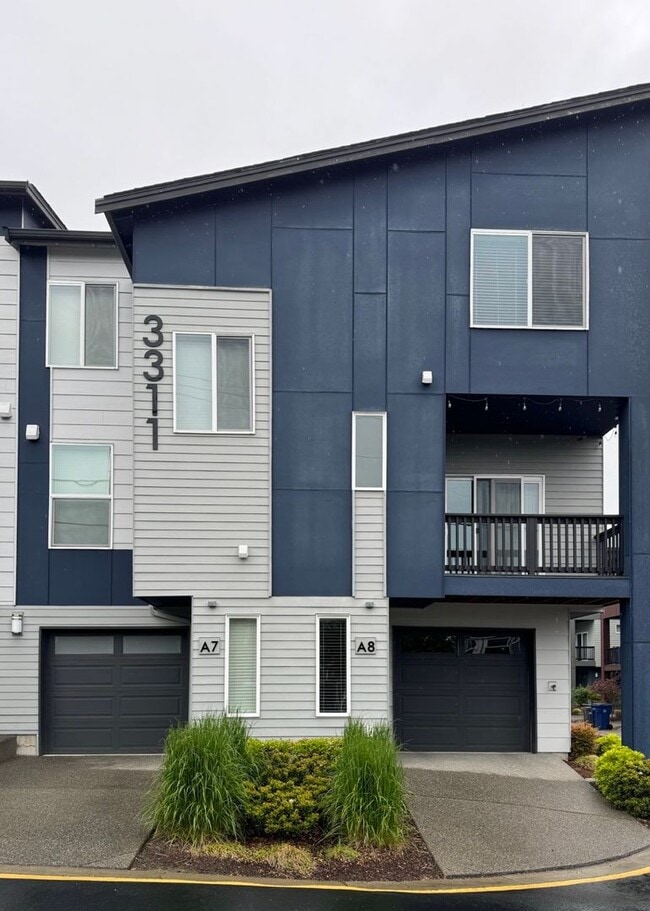 Building Photo - Modern Lynnwood 2BD/2.5BTH Townhome for Lease! Small Pet Friendly!