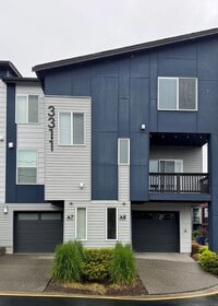 Building Photo - Modern Lynnwood 2BD/2.5BTH Townhome for Lease! Small Pet Friendly!