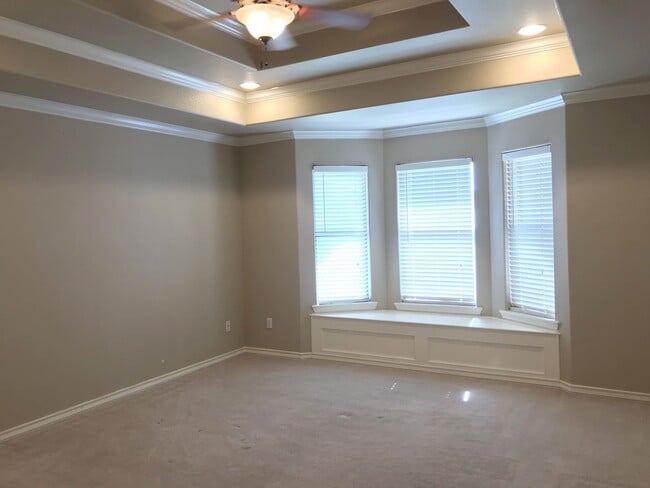 Building Photo - 15313 Guadalupe River Dr