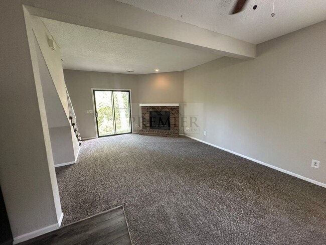 Building Photo - 3562 NE Independence Ave